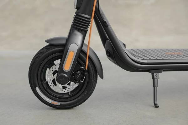 Ninebot KickScooter F2 Pro E by Segway