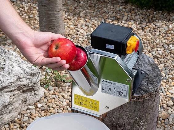 Elektrický drtič na ovoce EFC-2 550W 1l, 200kg/h., 43x22x33cm StrendPro 119584, 230V