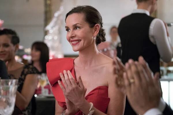 Ray Donovan’s Embeth Davidtz Opens Up About Fighting Breast Cancer and Her Complicated Nude Scene