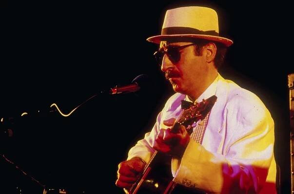 Leon Redbone, Idiosyncratic Throwback Singer, Is Dead at 69
