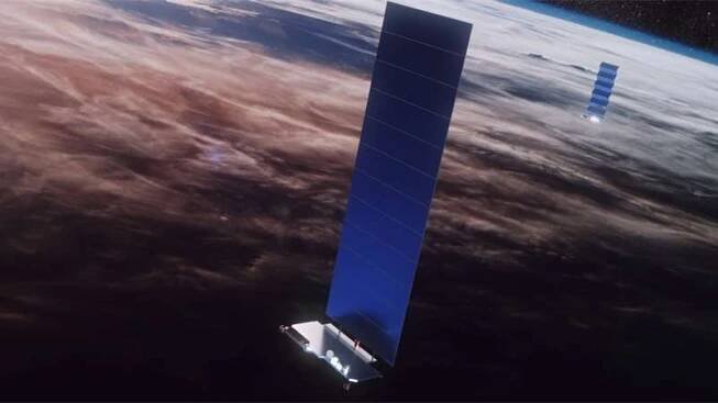 Trosky ruského satelitu komplikují život SpaceX. Ohrožují satelity Starlink