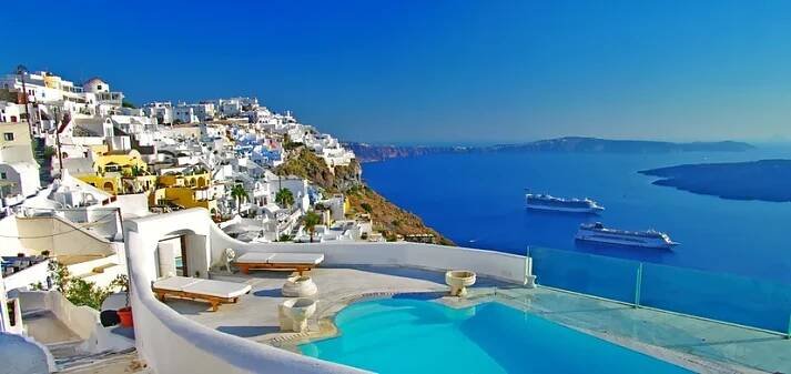 Zájezd na Santorini z Prahy na týden do skvěle hodnocených apartmánů u pláže za 12 990 Kč!