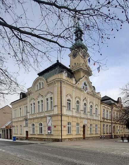Soubor:Čelákovice, radnice, boční pohled.jpg – Wikipedie
