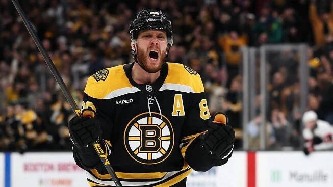 Pastrňák nebude kapitánem Bostonu. Kouč zatím mlží