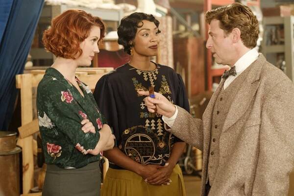Záhady Frankie Drakeové - Mimo střed pozornosti - Z filmu - Lauren Lee Smith, Chantel Riley