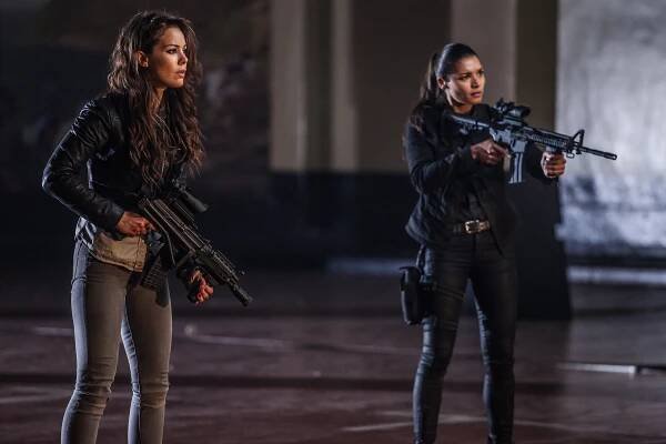 Dominion - Day of Wrath - Z filmu - Roxanne McKee, Kim Engelbrecht