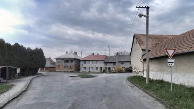 Pozor na uzavírku v Libosvárech. Silničáři tam opravují dvě krajské silnice