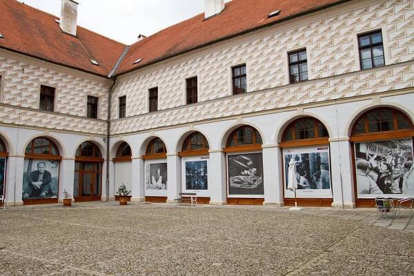 Lidé v Hradci ušetří dvě stovky za kulturu, třeba v planetáriu. Jak na to?