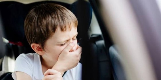 Je dětem špatně v autě? Nejlepší rady, jak nevolnosti zvládnout