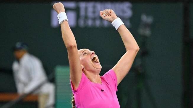 Bravo! Kvitová vyřadila v Kalifornii světovou trojku, derby ovládla Muchová. Ostatní Češky končí