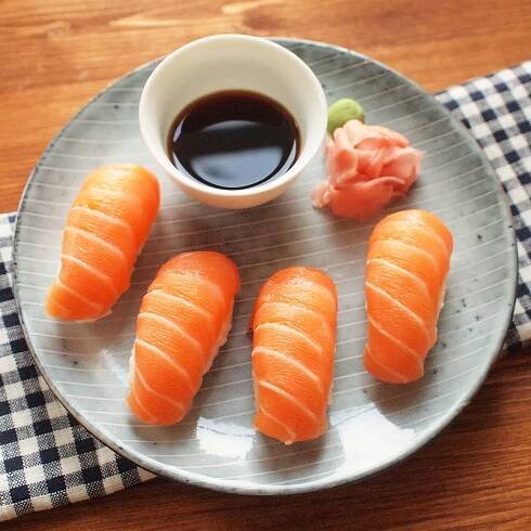 Nigiri sushi s lososem