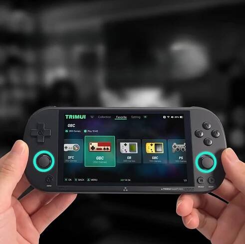 PŘENOSNÁ MOBILNÍ HERNÍ KONZOLE PRO RETRO HRY 13000 LINUX 64GB WIFI BLUETOOTH Stav balení originální