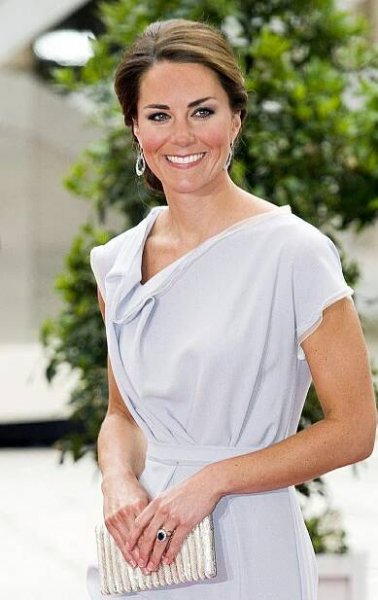 Chybička se vloudila i upravené princezně Kate: Fotografové zachytili její šediny