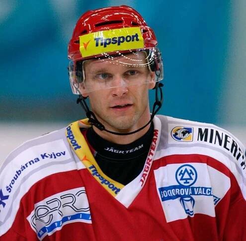  Martin Růžička (2012/13) – Oceláři Třinec  Martin Růžička přišel do Třince před sezonou 2009/10 a kromě tří let, které strávil v Kontinentální hokejové lize, je mu věrný dodnes.. Během sezony 2012/13 řádil a posbíral 82 kanadských bodů. Druhého Viktora Hübla nechal o 25 bodů za sebou. Se 40 trefami vládl i mezi střelci, jelikož druhý Milan Gulaš nastřílel jen 27 gólů. V play-off přidal dalších devět bodů, Oceláři ale dohráli v semifinále.