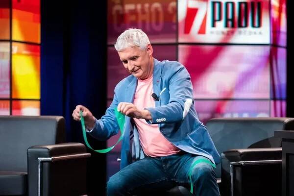 Michal Nesvadba sbalil manželku na jednoduchý trik s lepicí páskou.