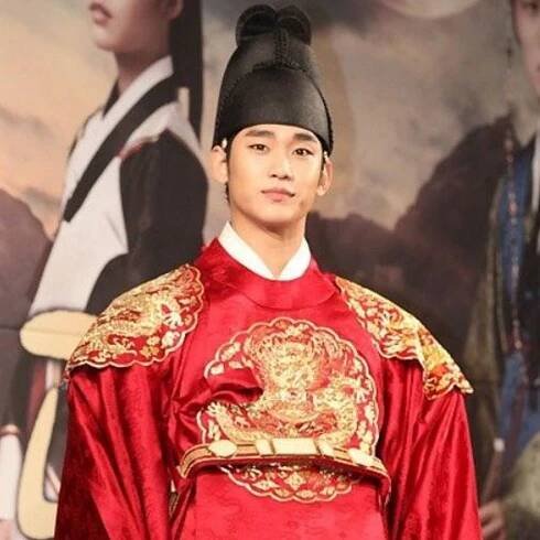 Kim Soo Hyun 27