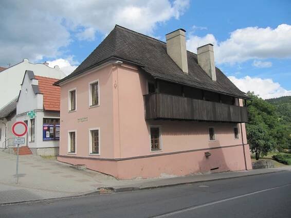 Soubor:Valašské Klobouky, Červený dům (2).jpg