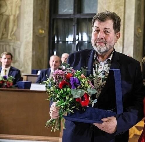 Oceněný herec a moderátor Zdeněk Junák.