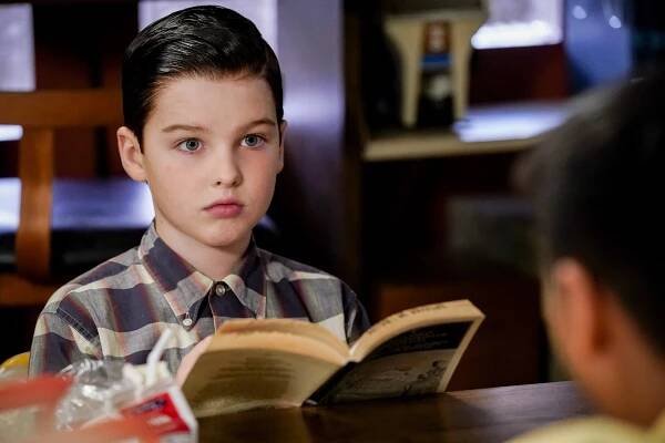 Malý Sheldon - Rasa superlidí a dopis Alfovi - Z filmu - Iain Armitage