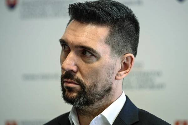 TAKÁČ A HULIAK PODÁVAJÚ TRESTNÉ OZNÁMENIE ZA LYKOŽRÚTOVÚ KALAMITU!