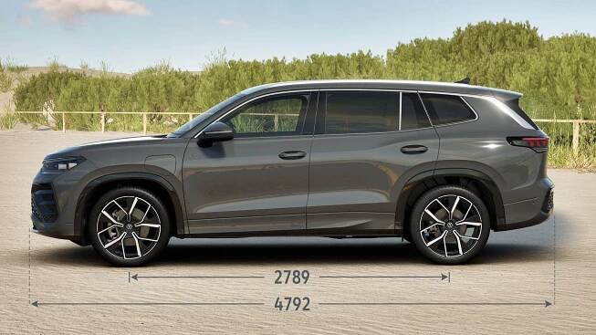 Tiguan side view with boot up