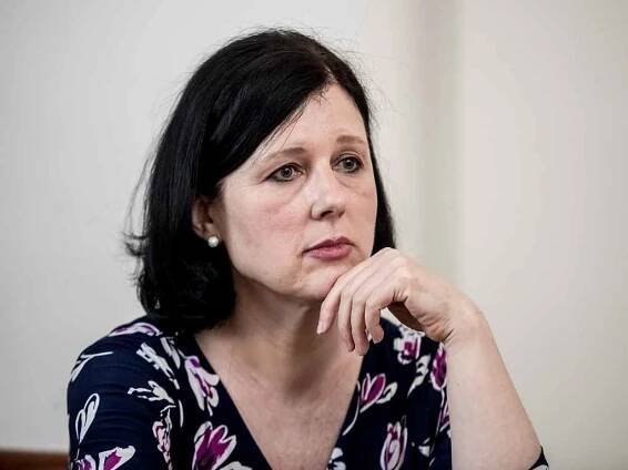 Fotogalerie: Věra Jourová volí - Deník.cz