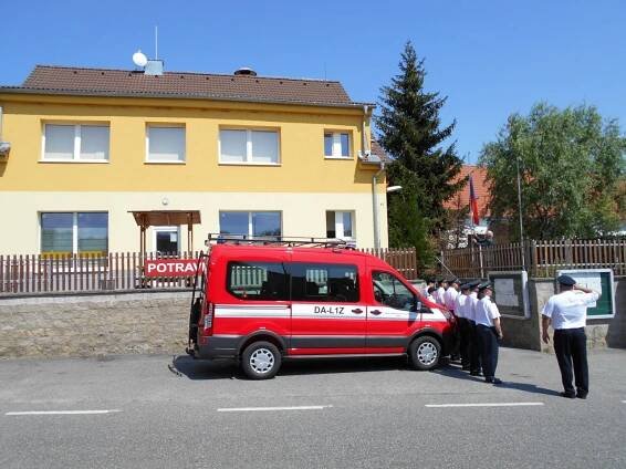Hasiči dostali nový dopravní automobil - Oficiální stránky obce Osek