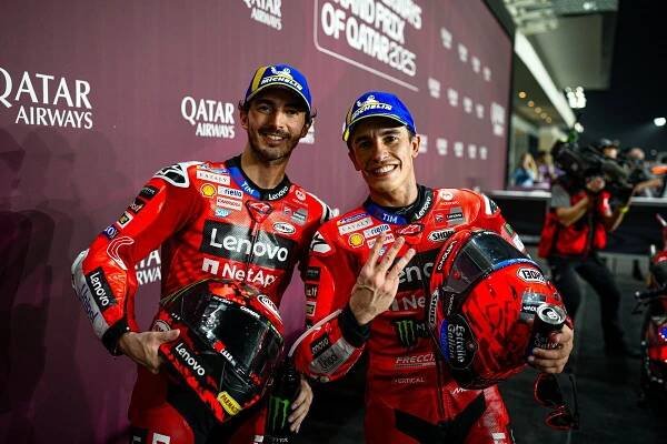 GP Kataru 2025 - MotoGP: Francesco Bagnaia a Marc Márquez po nedělním závodě Foto: Ducati