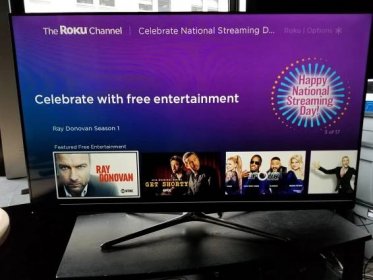 Roku discounts players, offers free TV shows, movies with ads