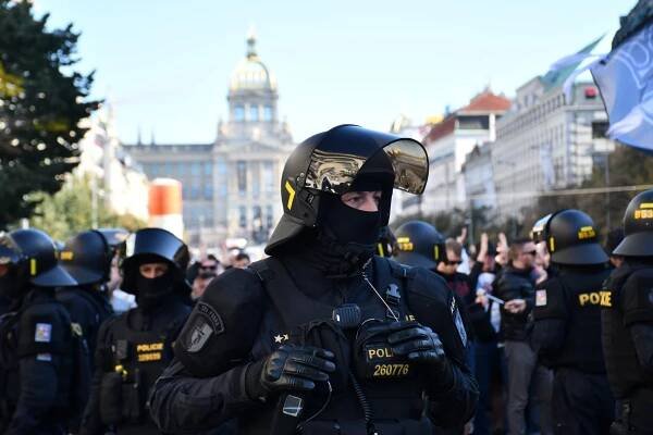 Na demonstraci chtějí do Prahy zamířit fotbaloví a hokejoví fanoušci z celé republiky. Policie připravila adekvátní bezpečnostní opatření