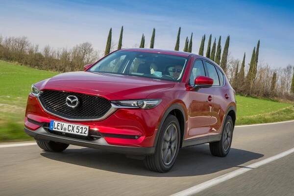 Mazda CX-5: Podrobné specifikace vozidel & Interaktivní nástroj pro srovnání