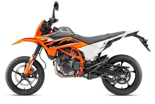 KTM 125 SMC R (NOVÁ, 2025), 141.900 Kč