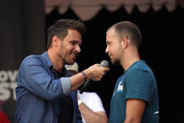 Kámen, nůžky, papír: Leoš Mareš a Adéla Elbel rozstříhali Vaňkovku, podívejte se