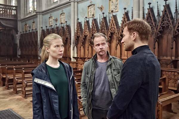 Vraždy u jezera - Kletba z hlubin - Z filmu - Nora von Waldstätten, Matthias Koeberlin, Maximilian Dirr
