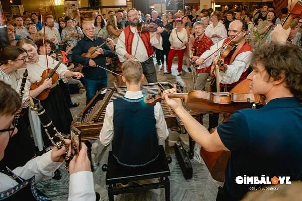Letní Cimbálove nabídne čtyři dny plné hudby, zpěvu a tance