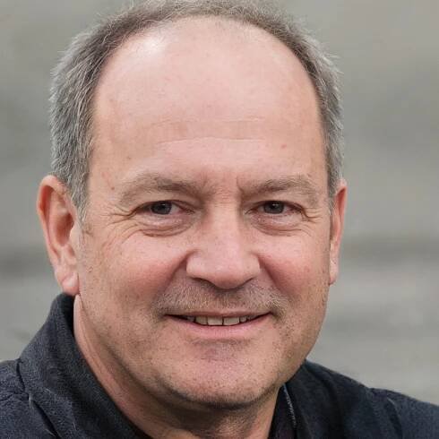 Male employee portrait photo.