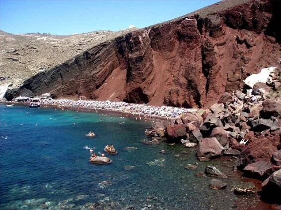 Řecký ostrov Santorini a jeho "Damoklova pláž"