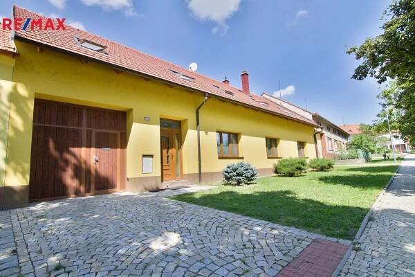Prodej rodinného domu s dvěma bytovými jednotkami a pozemkem 1488m2 , Újezd u Brna | Realitní kancelář pro Brno a celou