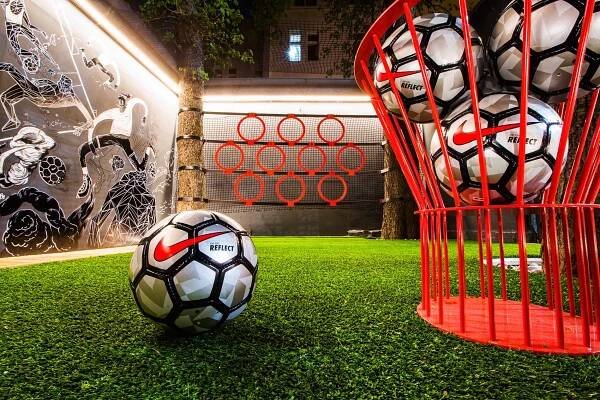 monument_nike_retail_football_07.jpg