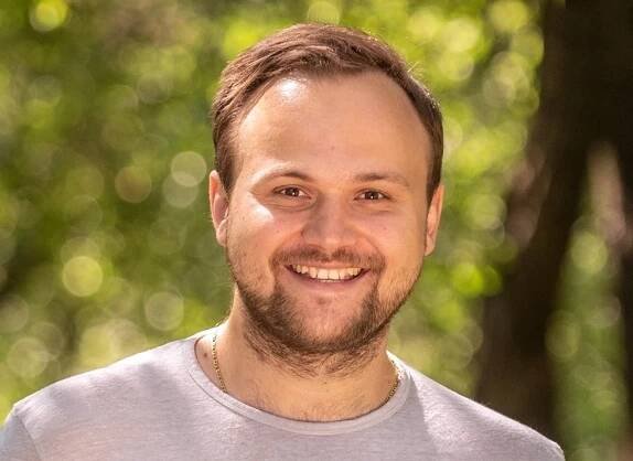 Líbánky před nástupem do Sněmovny. Mezi třemi nejmladšími poslanci je i Fialův poradce (28)