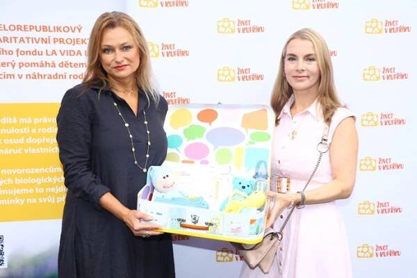 FOTO: Karla Mráčková a Jana Adamcovou jsou ambasadorky Života v kufříku. – stránka 5