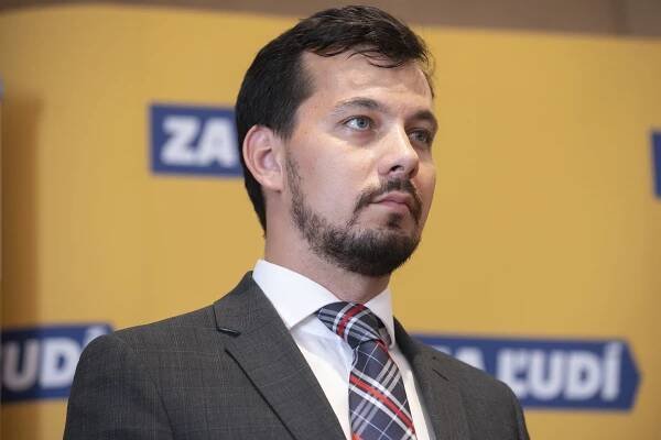 Šeliga čaká,že šéf Žilinka preverí sledovanie novinárky. Fico netuší, či je sledovaná