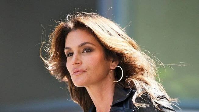 Topmodelka Cindy Crawford zraje jako víno. V pětačtyřiceti má neskutečný šmrnc, přesvědčte se