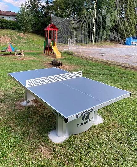 Venkovní stůl na stolní tenis | obec-brezina.cz