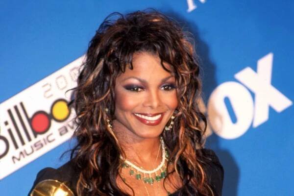 Jak teď vypadá sestra popového krále zpěvačka Janet Jackson? V 50 porodila dítě a už ji nepoznáte