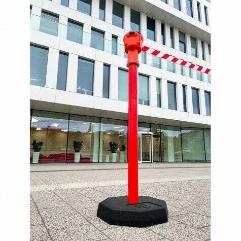 Červený vymezovací sloupek - délka 900 cm, výška 116 cm