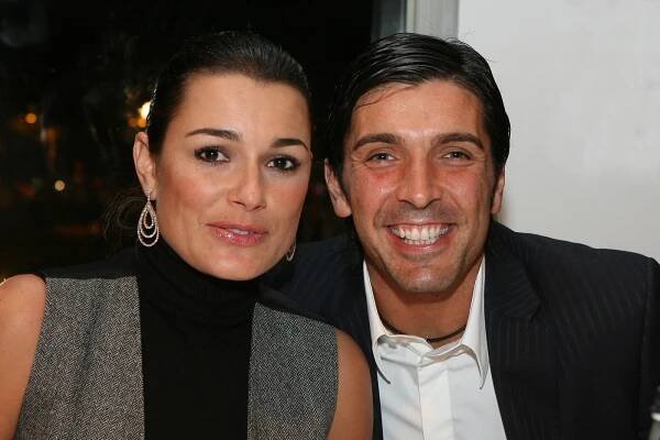 Podívejte, s jakou ženou podváděl Alenu Šeredovou exmanžel Gigi Buffon. Je jto její kopie, nepoznáte je