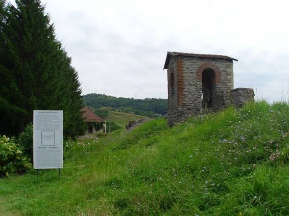 Mauer mit Agger und Zwischenturm (Innenansicht)
