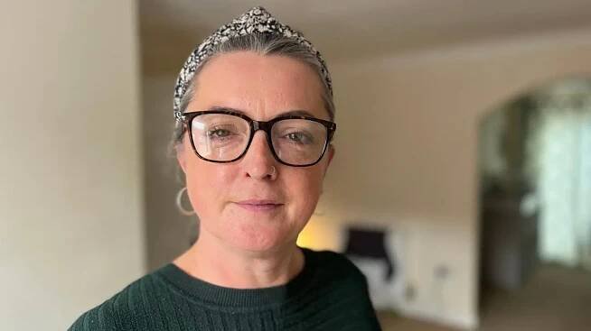BBC Rachel Turner wearing dark brown tortoiseshell glasses, a black and white headband and a dark green sweater.