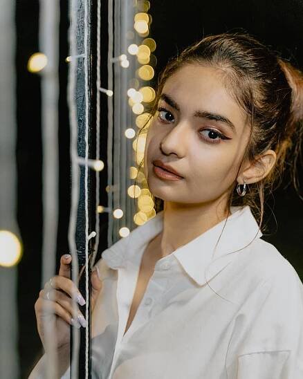Glamorous Anushka Sen strikes a pose Wallpaper